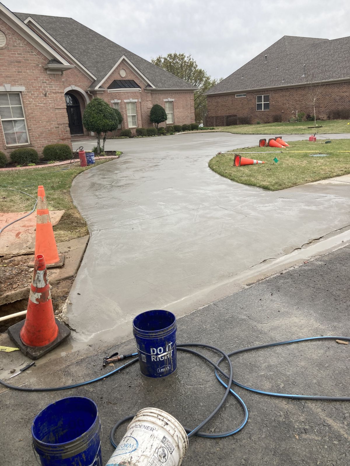 Curved concrete driveway poured in Arkansas
